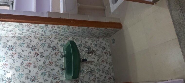 Bathroom, ip extension 2 Bedroom 1000 Sq.Ft. Apartment In Ip Extension Delhi 10545869