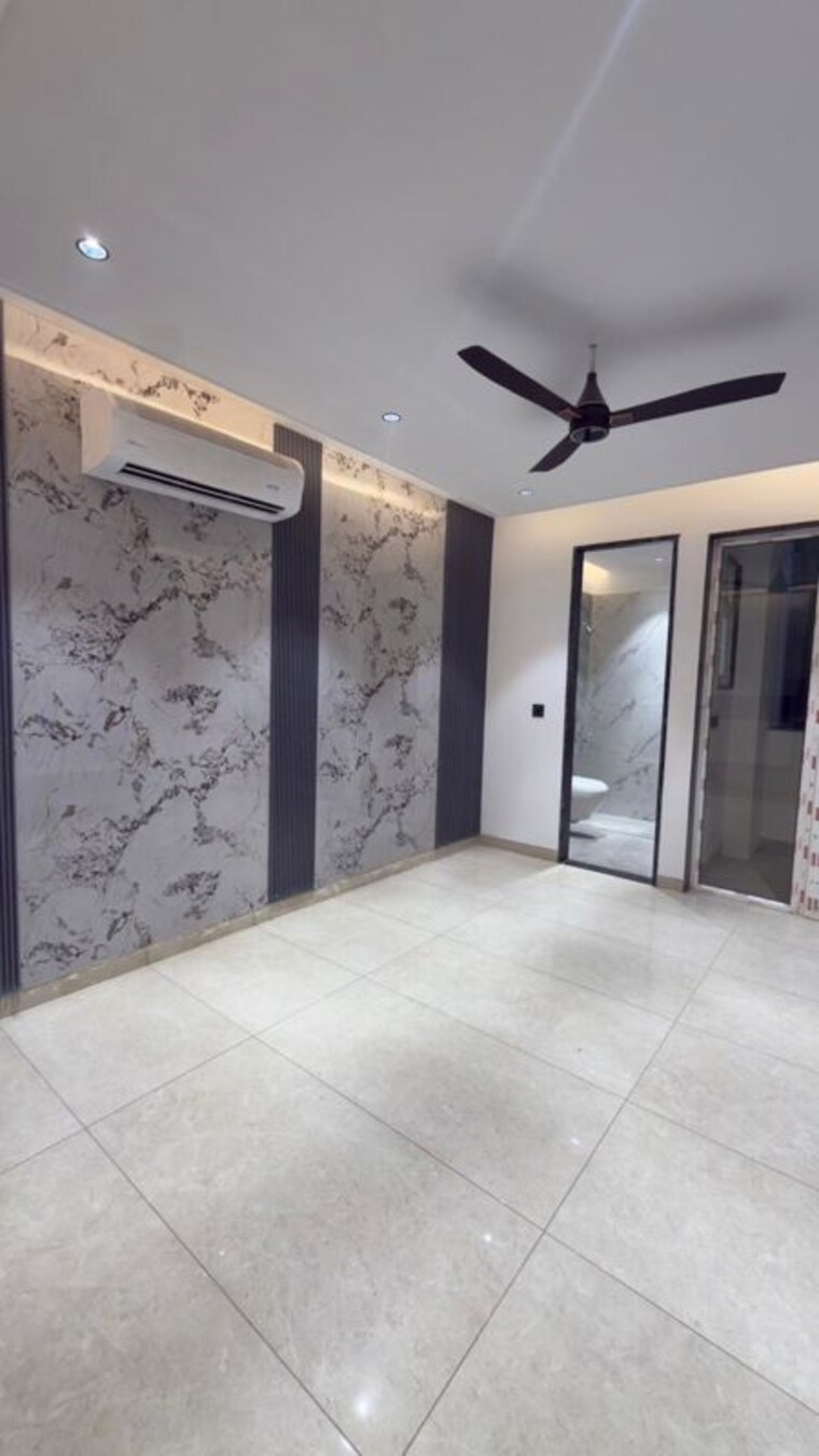 Hall, green fields colony 3 Bedroom 1305 Sq.Ft. Builder Floor In Green Fields Colony Faridabad 10546001