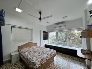 Bedroom in 2 BHK Apartment at Ganesh Niwas, Kandivali West – for Rent