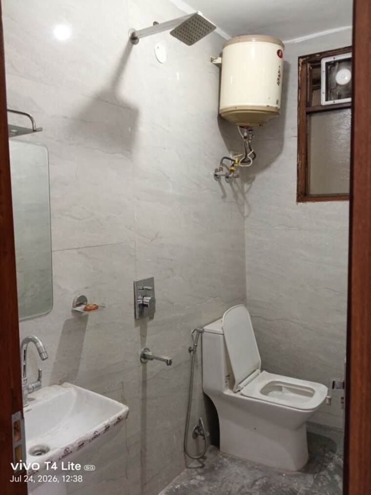 Bathroom, khirki extension 2 Bedroom 80 Sq.Yd. Apartment In Khirki Extension Delhi 10546035