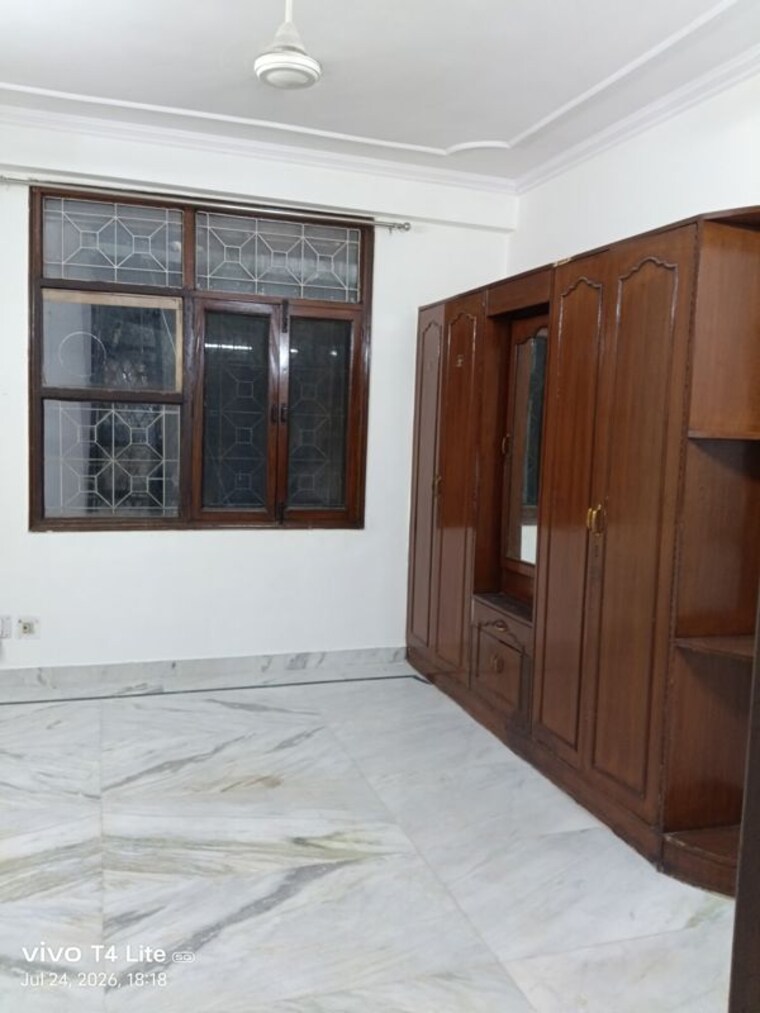 Room, khirki extension 3 Bedroom 100 Sq.Yd. Builder Floor In Khirki Extension Delhi 10546057