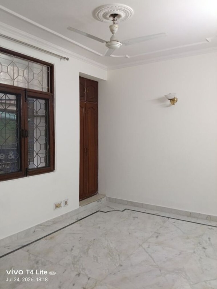 Room, khirki extension 3 Bedroom 100 Sq.Yd. Builder Floor In Khirki Extension Delhi 10546057