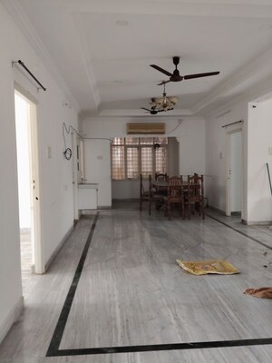Room in 3 BHK Apartment at Jubilee Hills – for Rent