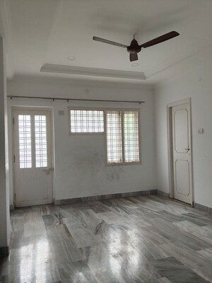Room in 3 BHK Apartment at Jubilee Hills – for Rent