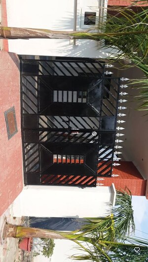 2 BHK Independent House – Entrance View at Jankipuram Extension - for Sale