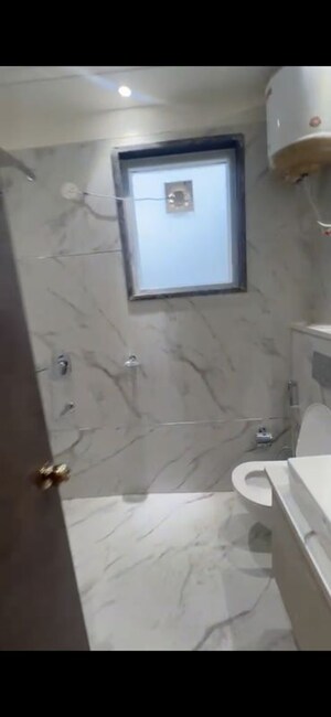 Bathroom in 1 BHK Builder Floor at Sector 43 – for Rent