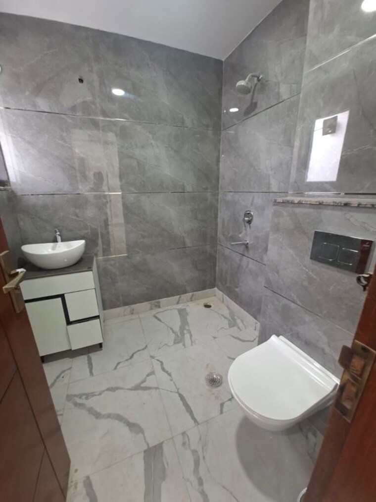Bathroom, chattarpur 3 Bedroom 1450 Sq.Ft. Builder Floor In Chattarpur Delhi 10546313