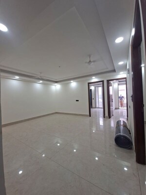 Room in 3 BHK Builder Floor at Chattarpur – for Rent
