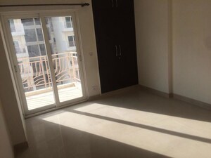 Room in 2.5 BHK Apartment at Mahagun Moderne, Sector 78 – for Sale