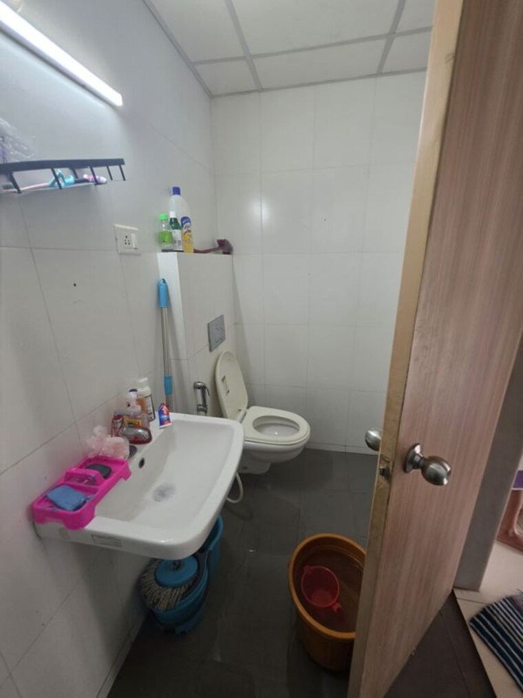 Bathroom, raunak-heights 1 Bedroom 450 Sq.Ft. Apartment In Ghodbunder Road Thane 10546401