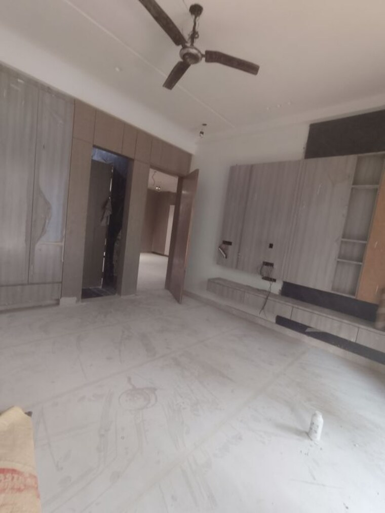 Room, vikas puri 3 Bedroom 200 Sq.Yd. Builder Floor In Vikas Puri Delhi 10546417