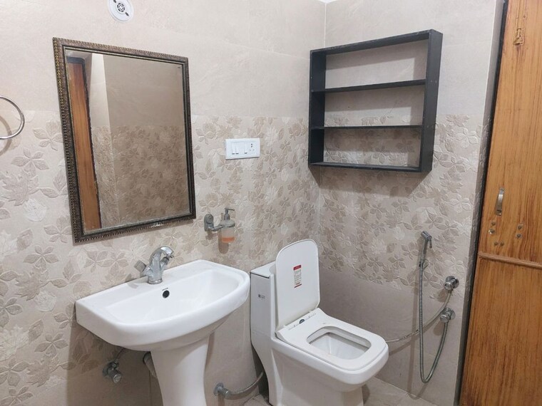 Bathroom, infra-high-i 2 Bedroom 850 Sq.Ft. Apartment In Indira Nagar Lucknow 10546424