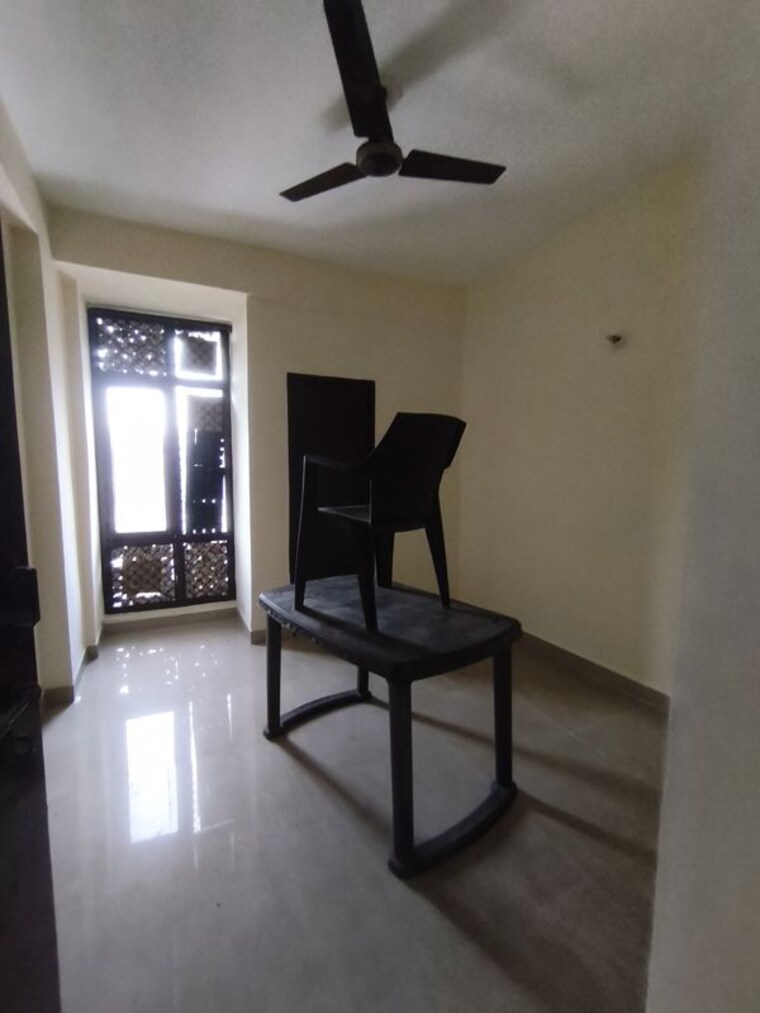 Living Room, vip road 2.5 Bedroom 1550 Sq.Ft. Apartment In Vip Road Zirakpur 10546459