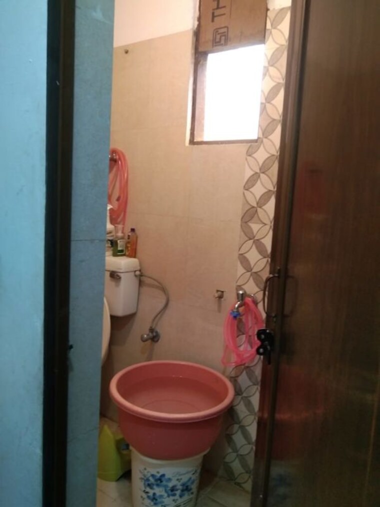 Bathroom, kishangarh 1 Bedroom 400 Sq.Ft. Builder Floor In Kishangarh Delhi 10546485