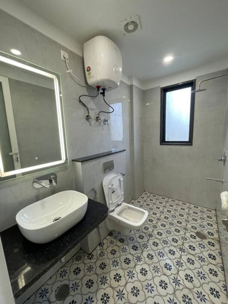 Bathroom, sector 21 1.5 Bedroom 998 Sq.Ft. Apartment In Sector 21 Gurgaon 10546539