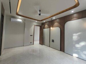 Room in 2 BHK Apartment at Sector 21 – for Rent