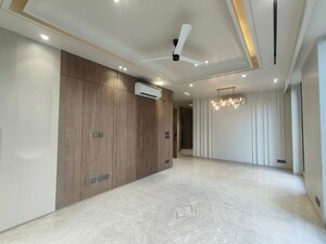 Room in 3 BHK Apartment at Sector 21 – for Rent