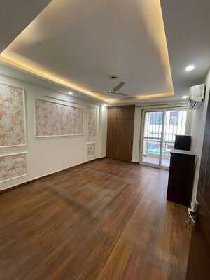 Room in 3.5 BHK Apartment at Sector 21 – for Rent