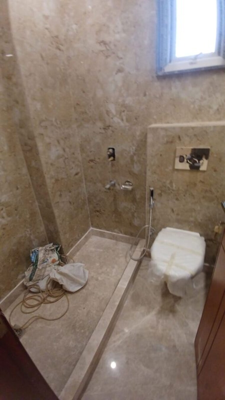 Bathroom, new rajinder nagar 3 Bedroom 128 Sq.Yd. Builder Floor In New Rajinder Nagar Delhi 10546626