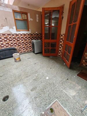 Parking in 2 BHK Builder Floor at Sector 47 – for Rent