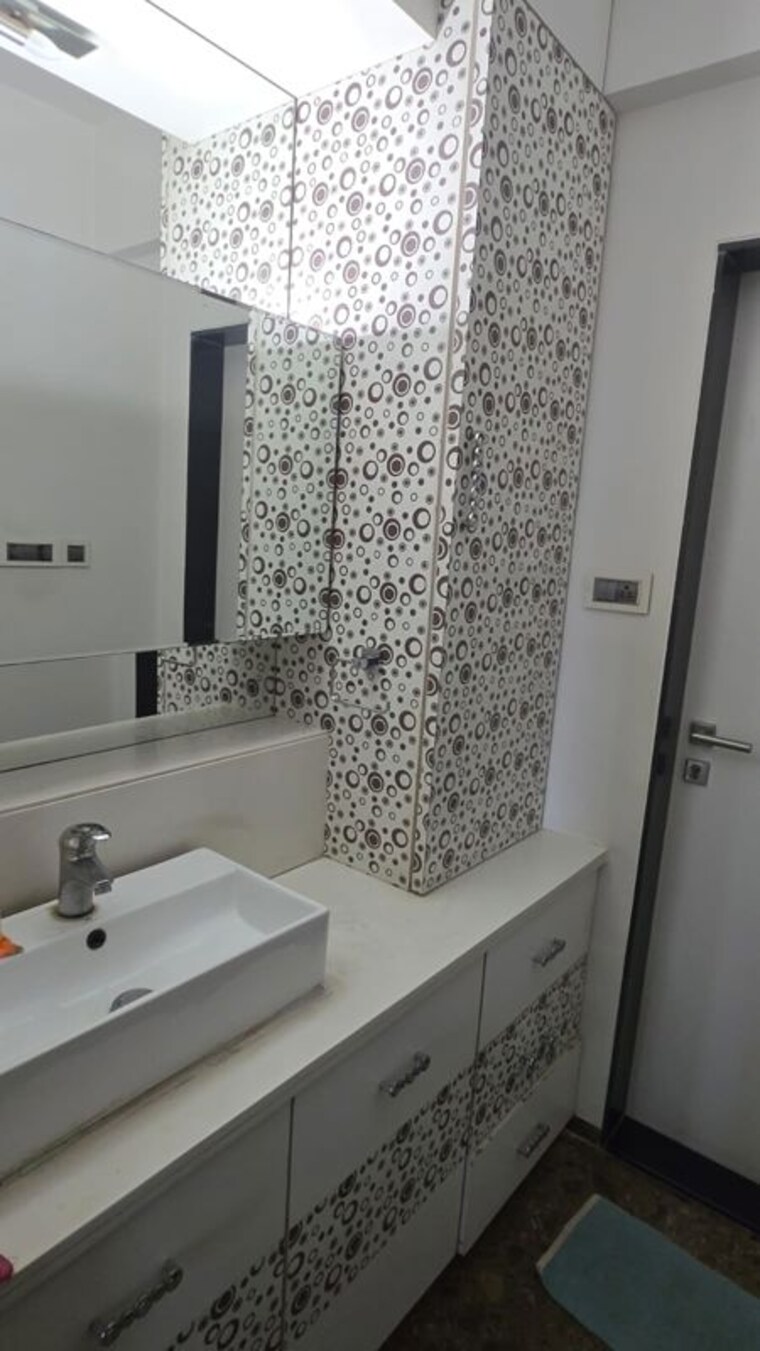 Bathroom, puran-enclave 2 Bedroom 1350 Sq.Ft. Apartment In Old Faridabad Faridabad 10546695