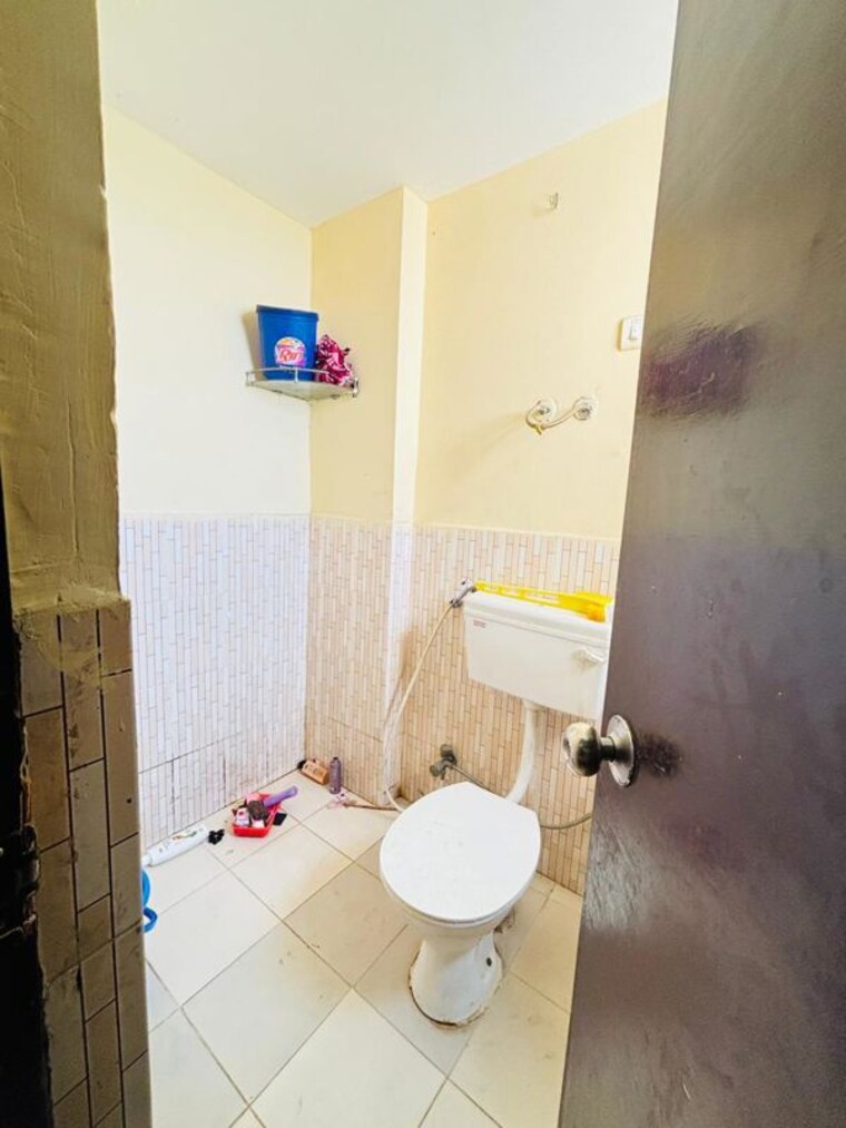 Bathroom, asha-apartment 2 Bedroom 1300 Sq.Ft. Apartment In Old Chungi Faridabad 10546721