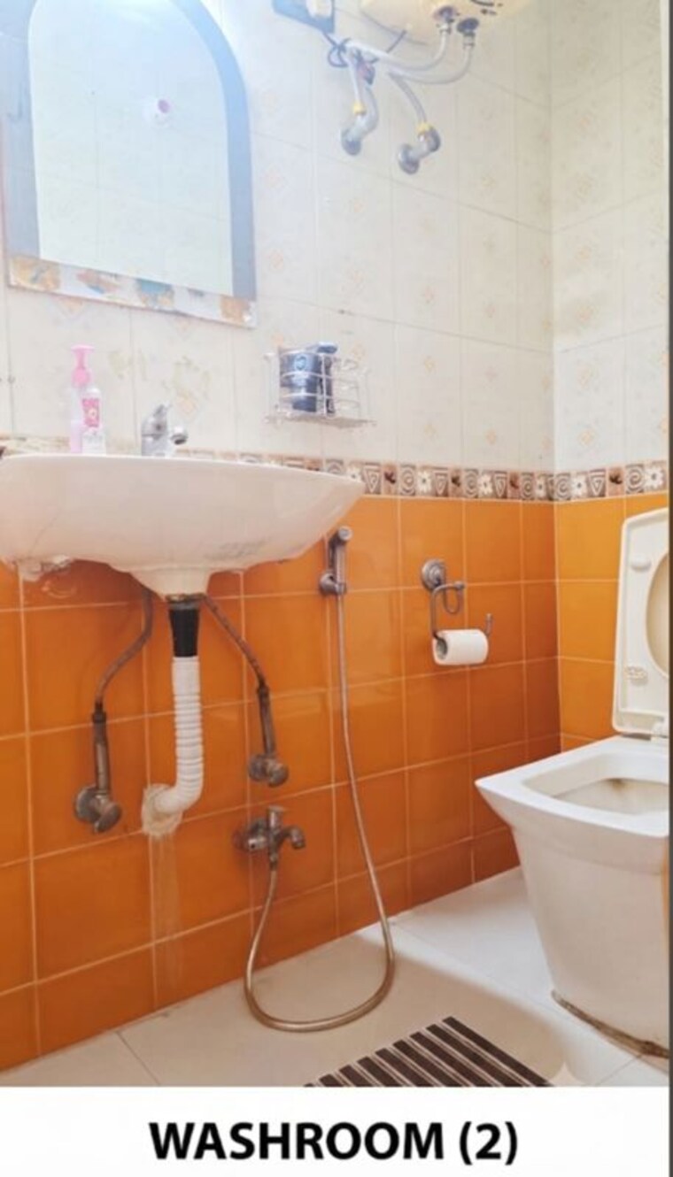 Bathroom, greater kailash ii 2 Bedroom 1100 Sq.Ft. Builder Floor In Greater Kailash ii Delhi 10546725