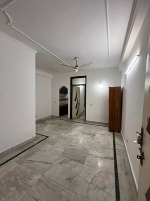 Room in 1 BHK Builder Floor at Saket – for Rent