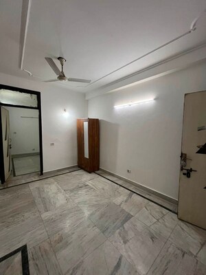 Room in 1 BHK Builder Floor at Saket – for Rent