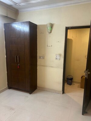 Room in 3 BHK Builder Floor at Saket – for Rent