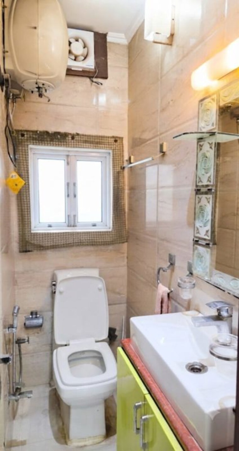 Bathroom, lajpat nagar ii 2 Bedroom 100 Sq.Ft. Builder Floor In Lajpat Nagar ii Delhi 10546759