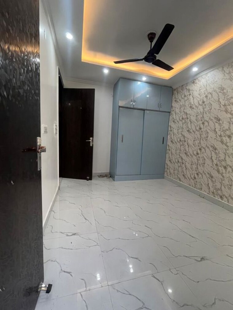 Bathroom, dwarka mor 2 Bedroom 60 Sq.Yd. Builder Floor In Dwarka Mor Delhi 10543866