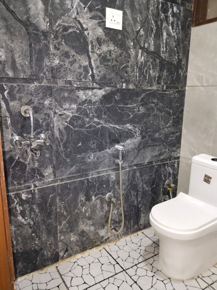 Bathroom, chattarpur 2 Bedroom 85 Sq.Yd. Builder Floor In Chattarpur Delhi 10546763