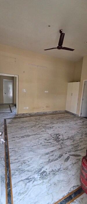 Room in 4 BHK Independent House at Vaishali Nagar – for Rent