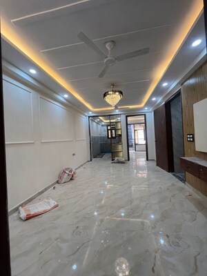 Parking in 3 BHK Builder Floor at Chattarpur – for Sale