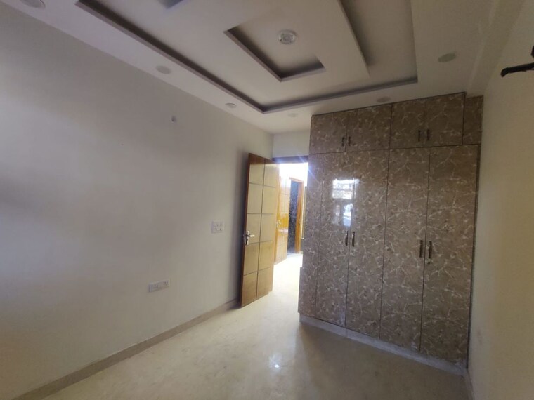 Room, rohini sector 21 3 Bedroom 1200 Sq.Ft. Builder Floor In Rohini Sector 21 Delhi 10546792