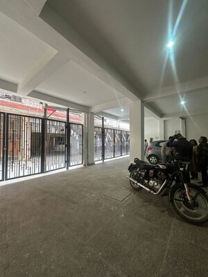 Parking in 3 BHK Builder Floor at Chattarpur – for Sale