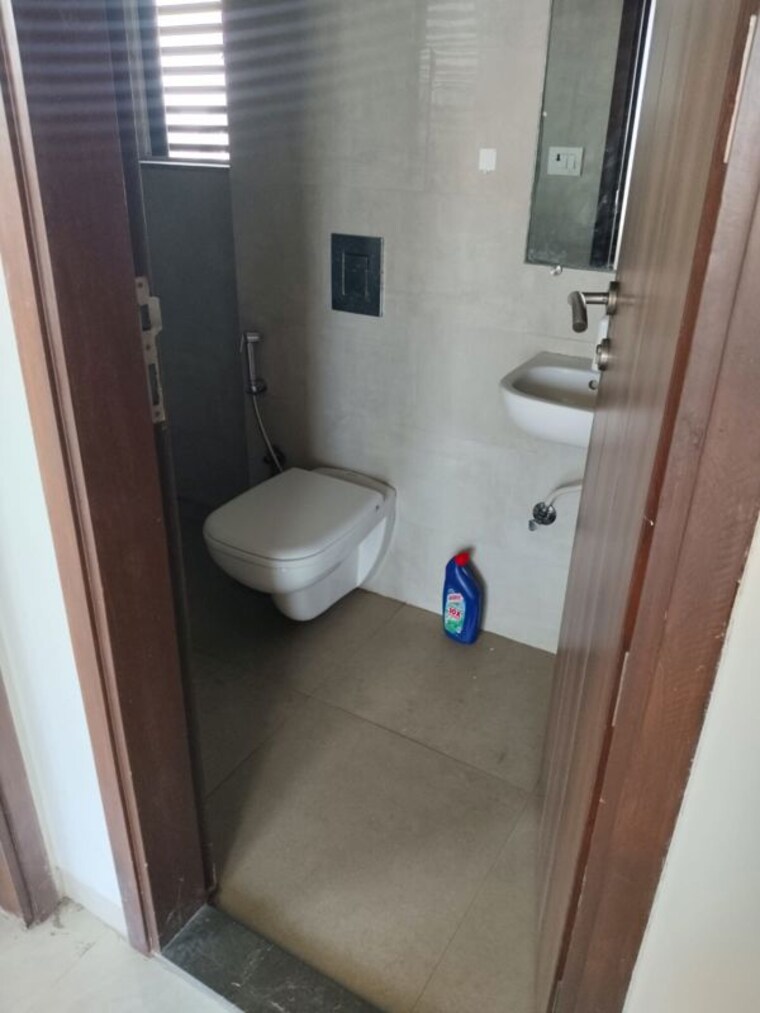 Bathroom, supreme-19 2 Bedroom 665 Sq.Ft. Apartment In Lokhandwala Mumbai 10546813