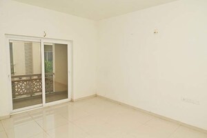 Room in 4 BHK Independent House at Atladara – for Sale