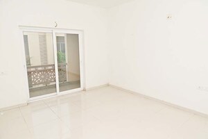 Room in 4 BHK Independent House at Atladara – for Sale