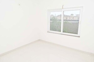 Room in 4 BHK Independent House at Atladara – for Sale