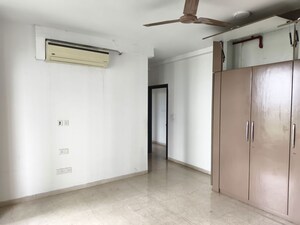 Room in 3 BHK Apartment at Oberoi Realty Esquire, Goregaon East – for Rent