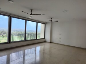 3 BHK Apartment For Rent in Oberoi Realty Esquire, Goregaon East