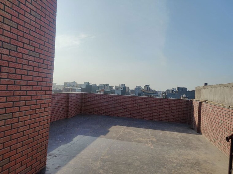  Parking, rohini sector 21 3 Bedroom 1200 Sq.Ft. Builder Floor In Rohini Sector 21 Delhi 10546832