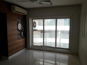 Room in 3 BHK Apartment at Vijay Golden Peak, Khar West – for Rent