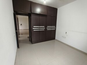 2.5 BHK Apartment For Rent in Oberoi Realty Woods, Goregaon East