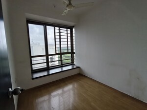 Room in 2.5 BHK Apartment at Oberoi Realty Woods, Goregaon East – for Rent