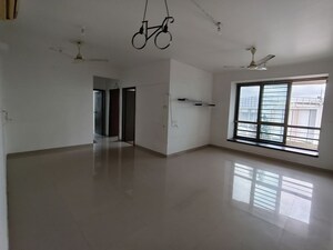 Room in 2.5 BHK Apartment at Oberoi Realty Woods, Goregaon East – for Rent