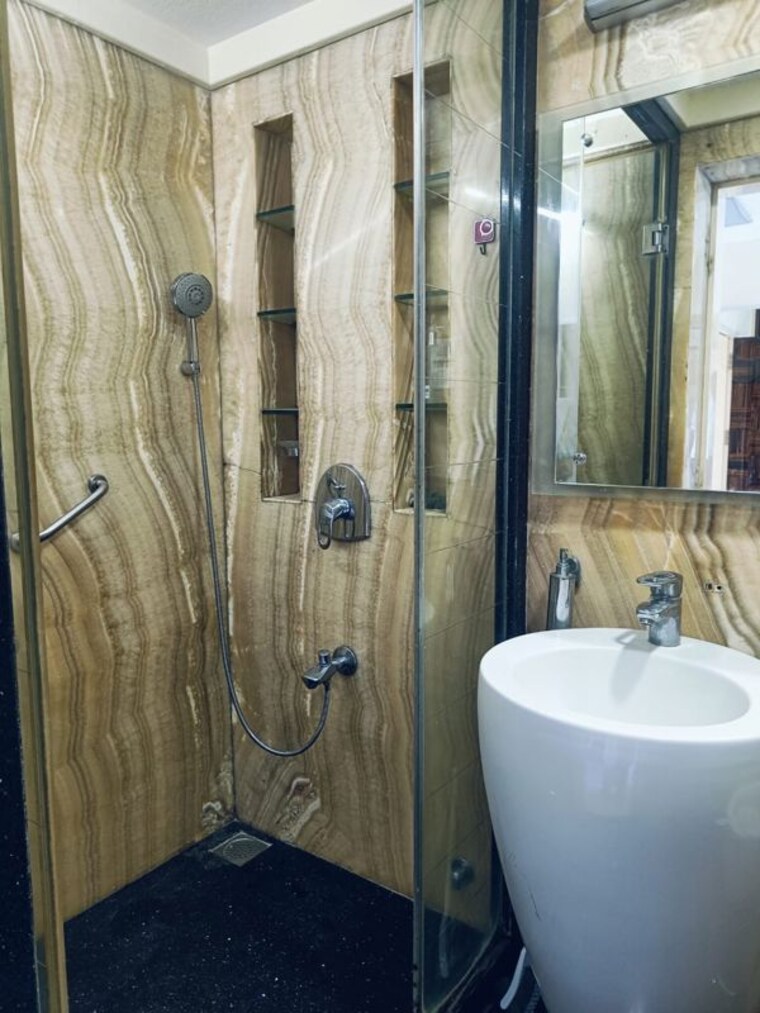 Bathroom, golden-beach-society 3 Bedroom 2400 Sq.Ft. Apartment In Juhu Mumbai 10546878