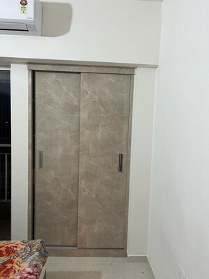 Room in 2 BHK Apartment at Lodha Amara, Kolshet Road – for Rent